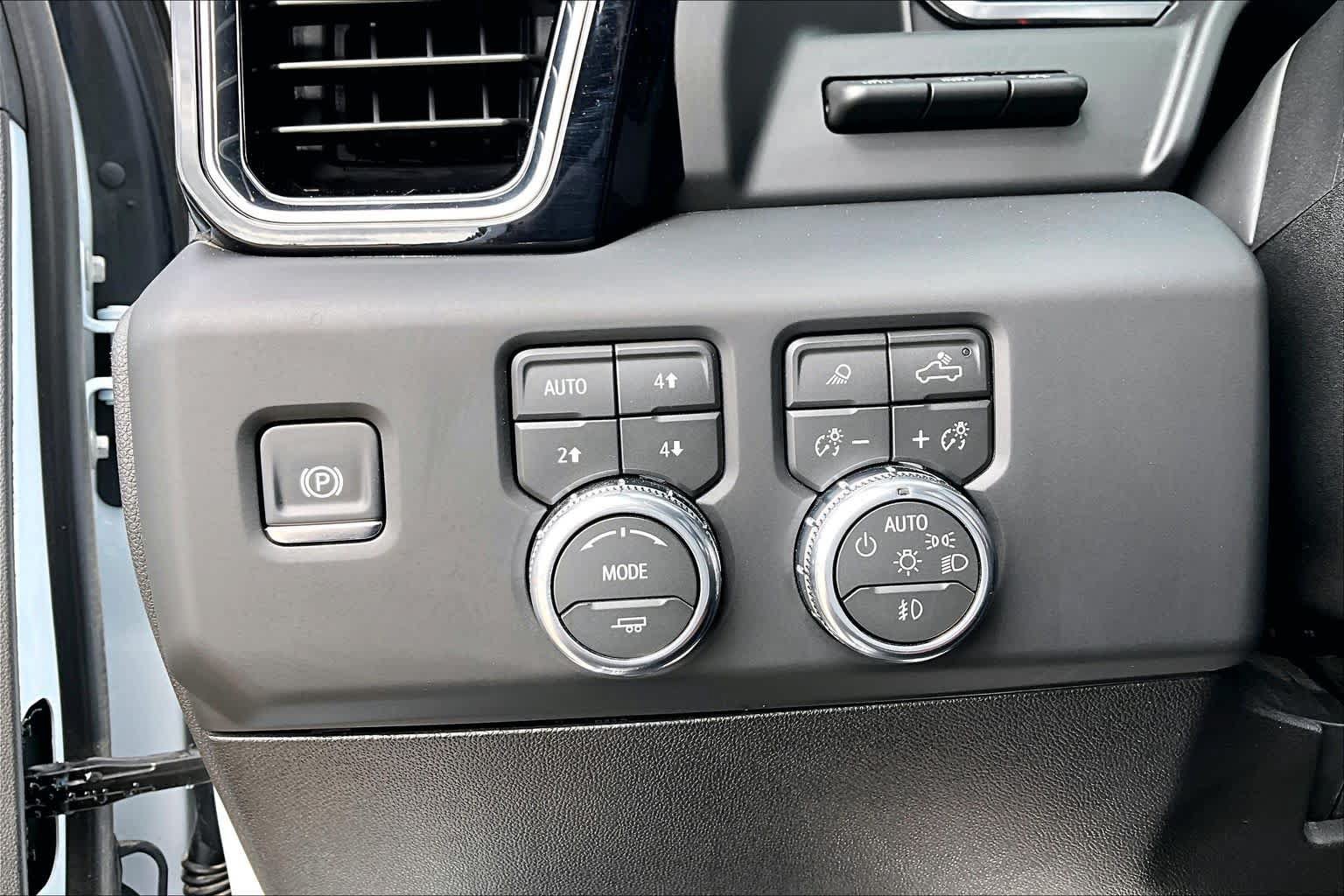 Used 2026 GMC Sierra 2500 Denali Ultimate AWD/4WD image 36