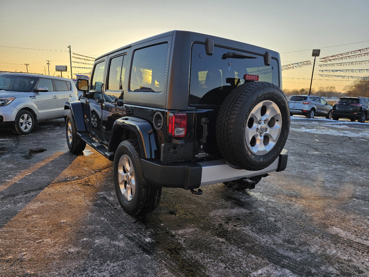 Used 2015 Jeep Wrangler Unlimited Sahara w/ Connectivity Group image 31