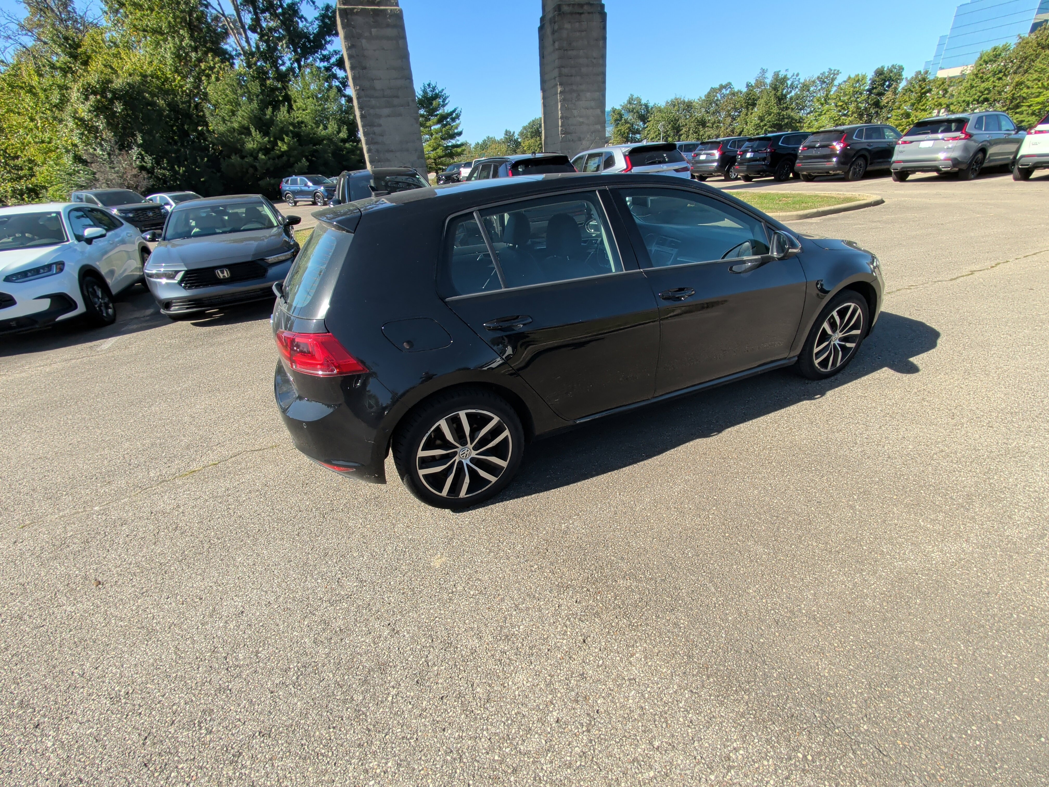 Used 2016 Volkswagen Golf S FWD image 20