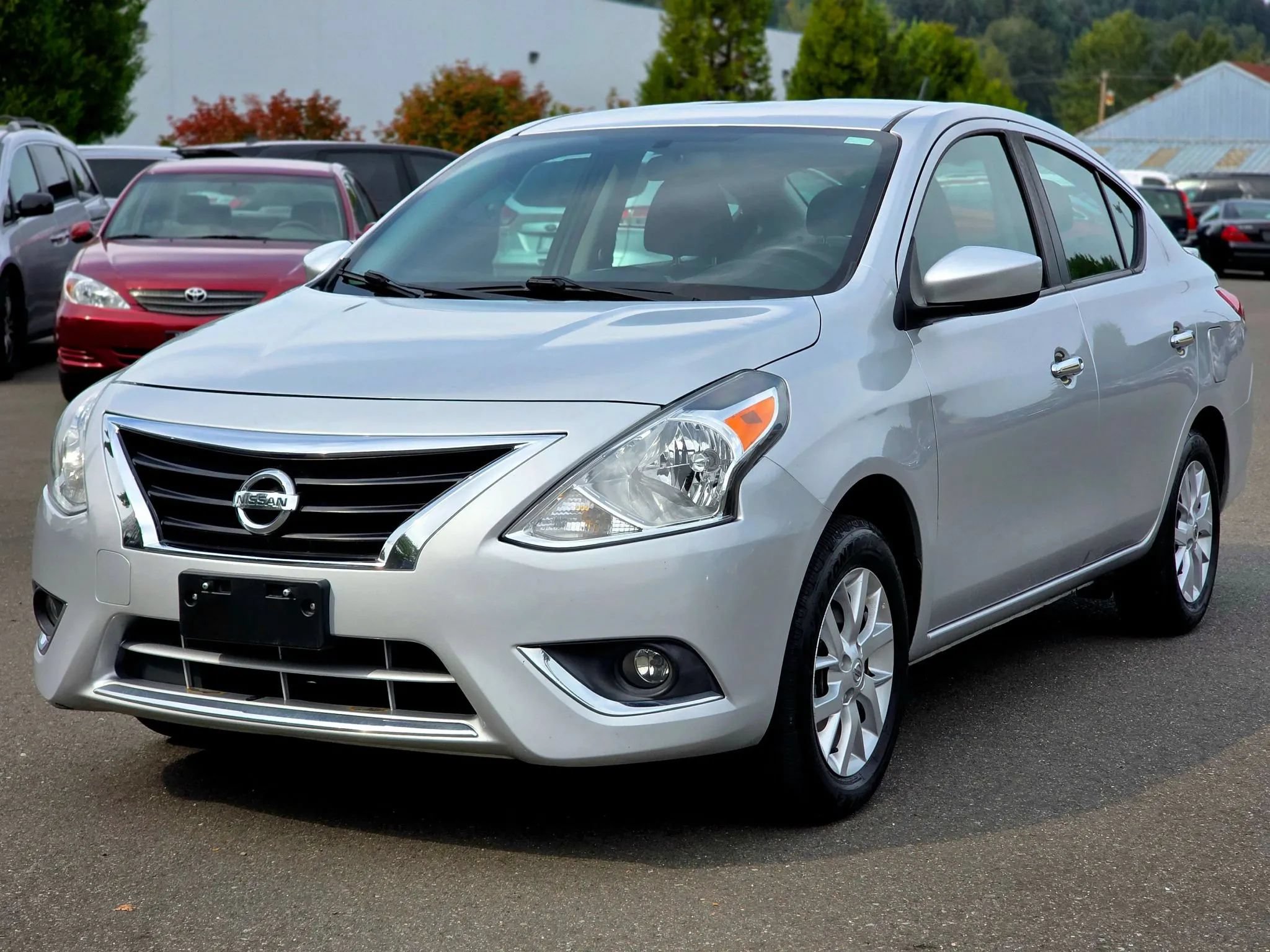 Used 2018 Nissan Versa SV w/ SV Special Edition Package FWD image 5