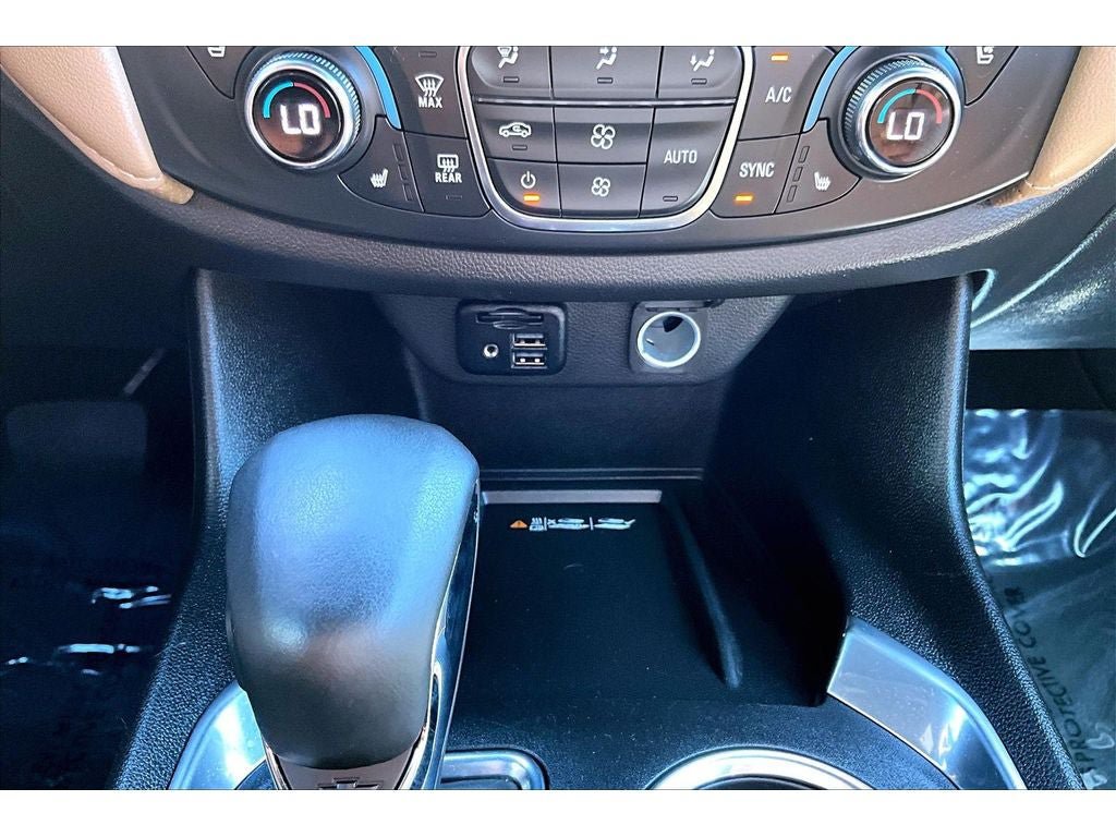 Used 2023 Chevrolet Traverse Premier AWD/4WD image 26