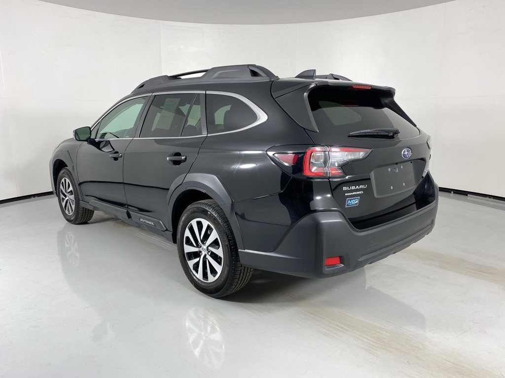 Used 2023 Subaru Outback Premium image 5