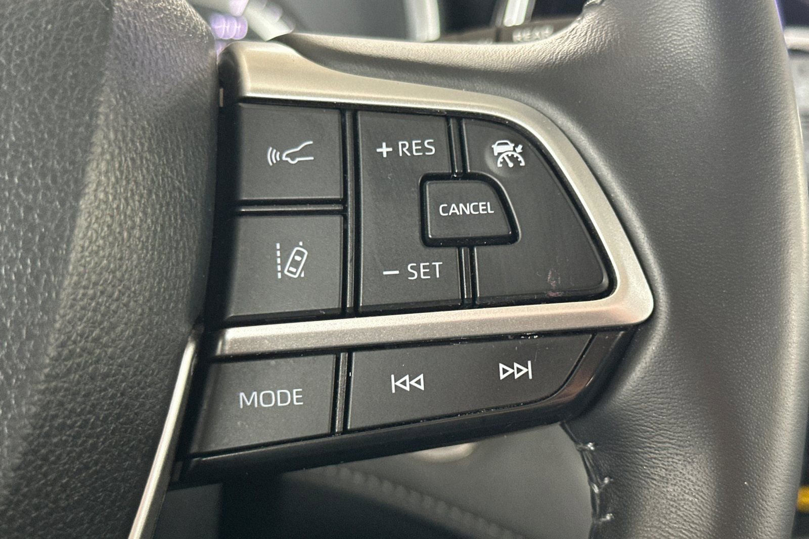 Certified 2024 Toyota Highlander XLE image 30