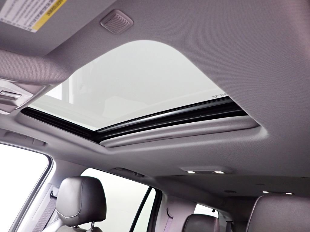 Used 2016 Cadillac Escalade Luxury image 4