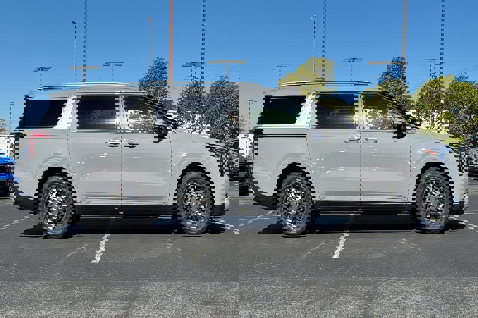 New 2026 Kia Carnival EX image 3
