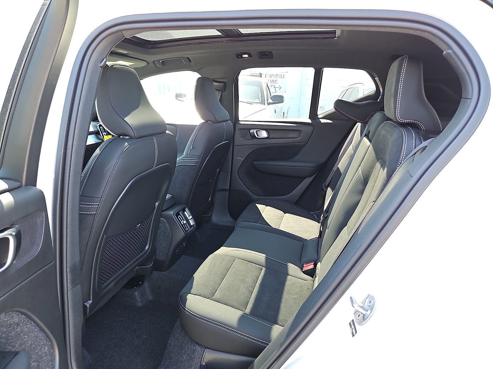 New 2026 Volvo XC40 B5 Ultra w/ Protection Package Premier AWD/4WD image 8