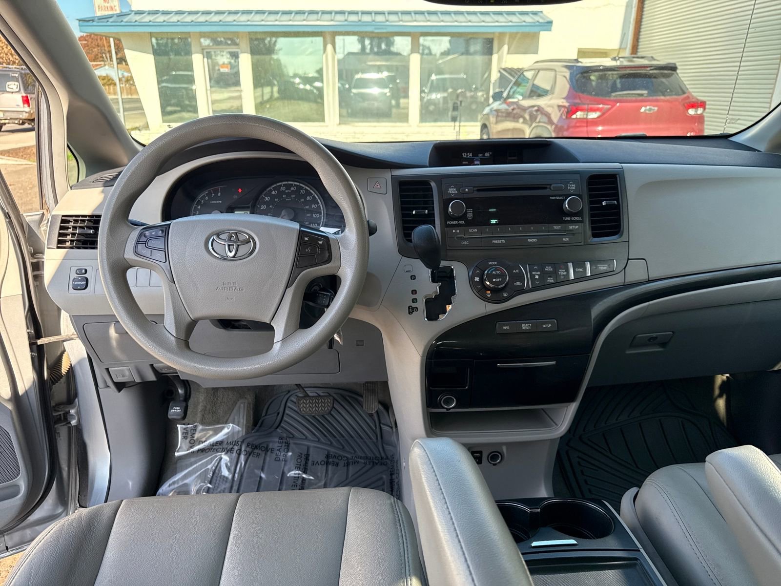 Used 2014 Toyota Sienna LE image 12
