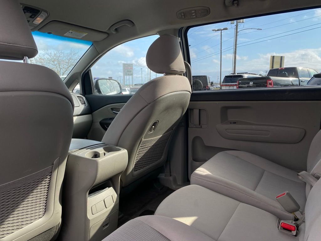 Used 2021 Kia Sedona LX image 26