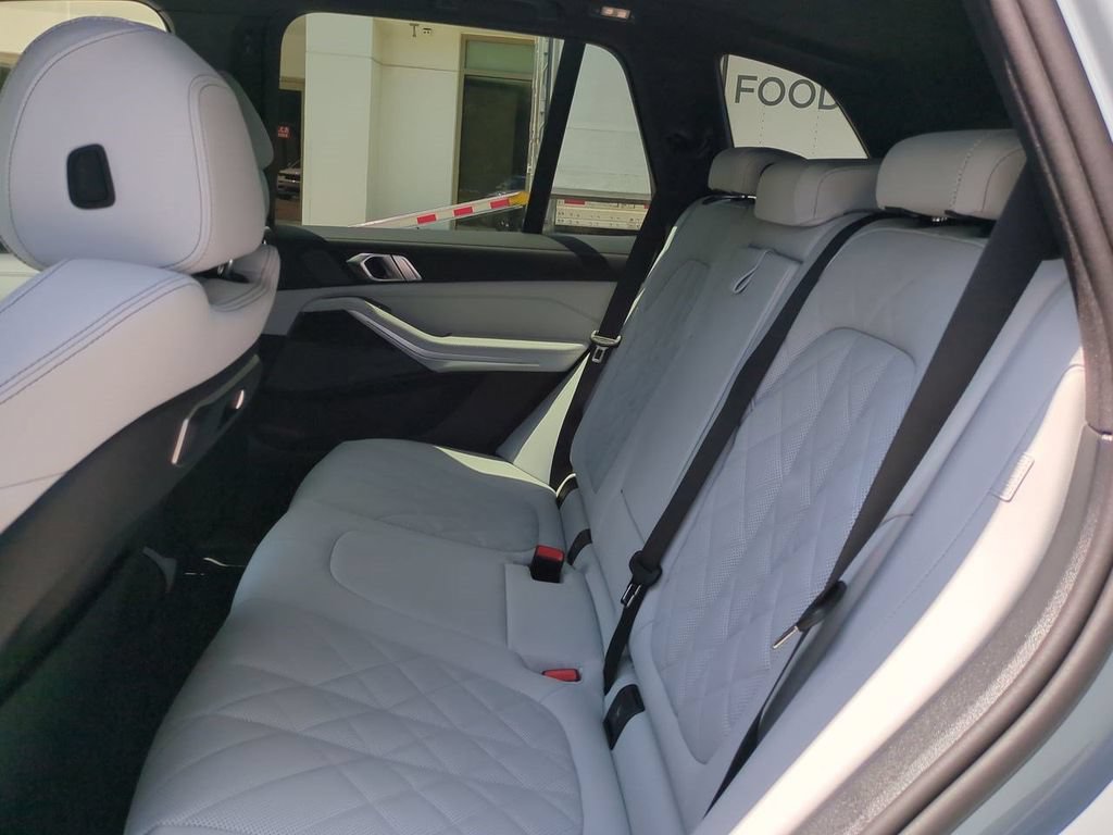 New 2026 BMW X5 xDrive40i w/ M Sport Package AWD/4WD image 14