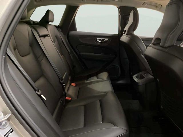 Used 2025 Volvo XC60 B5 Core AWD/4WD image 14