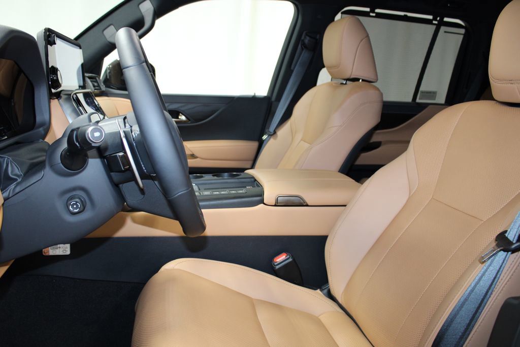 Used 2025 Lexus LX 700h Luxury image 17