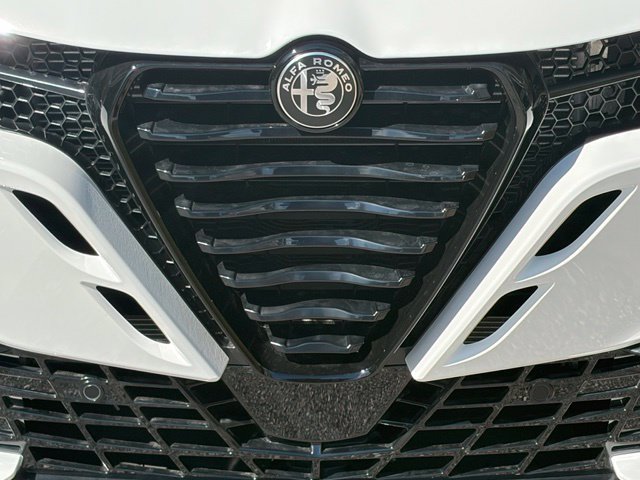 New 2026 Alfa Romeo Tonale w/ Red Premium Package AWD/4WD image 11