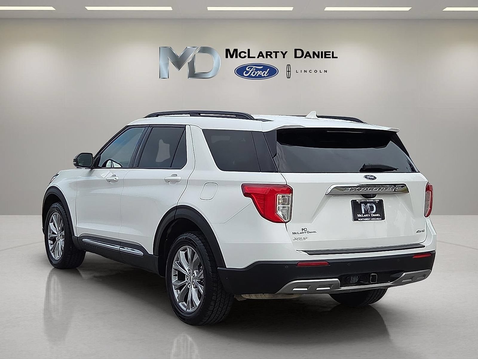 Certified 2023 Ford Explorer XLT w/ Equipment Group 202A AWD/4WD image 4