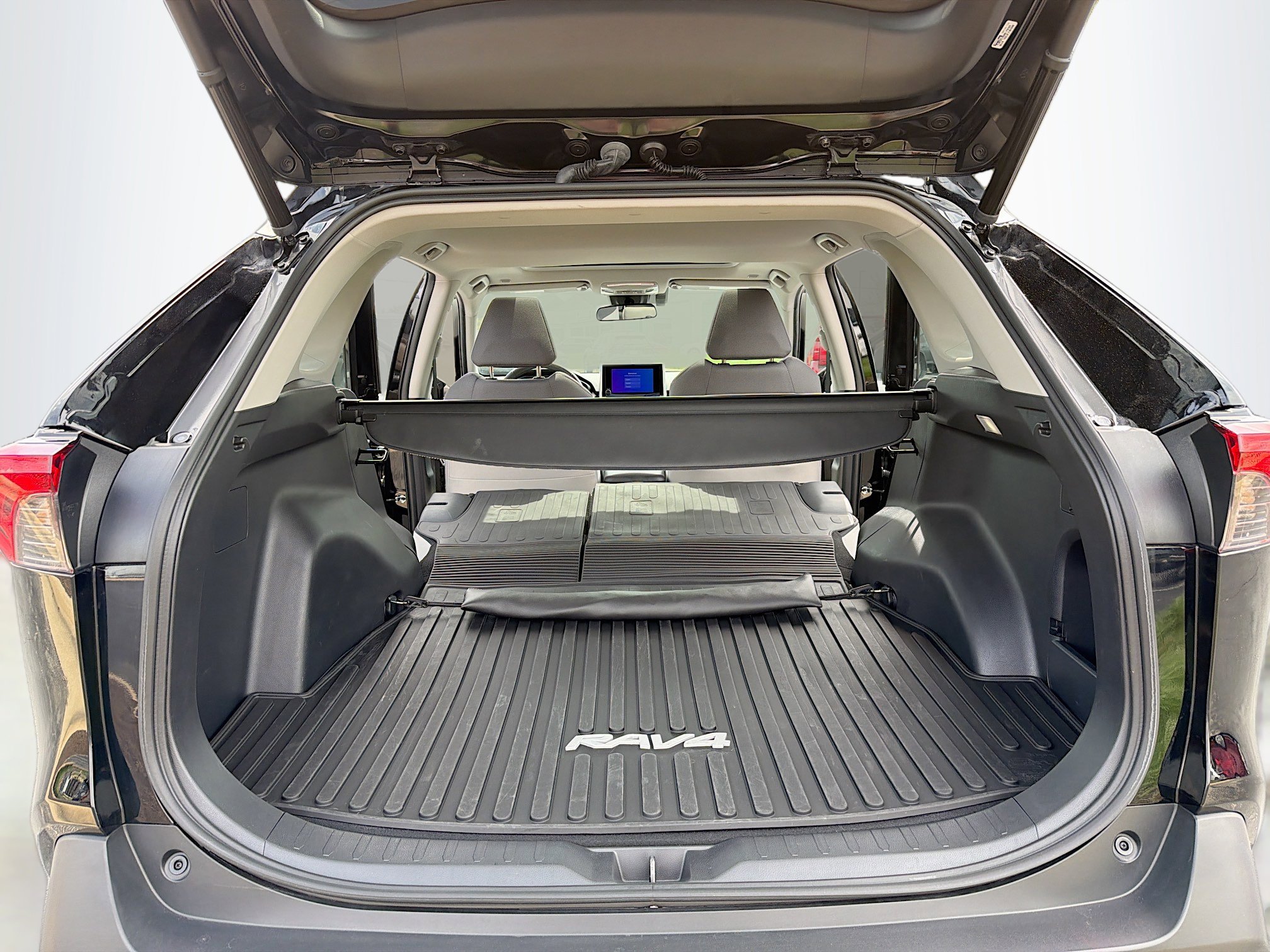 Used 2023 Toyota RAV4 XLE w/ Convenience Package AWD/4WD image 7