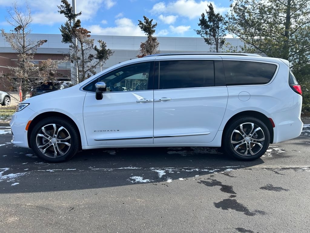 New 2025 Chrysler Pacifica Pinnacle w/ Trailer Tow Group AWD/4WD image 4