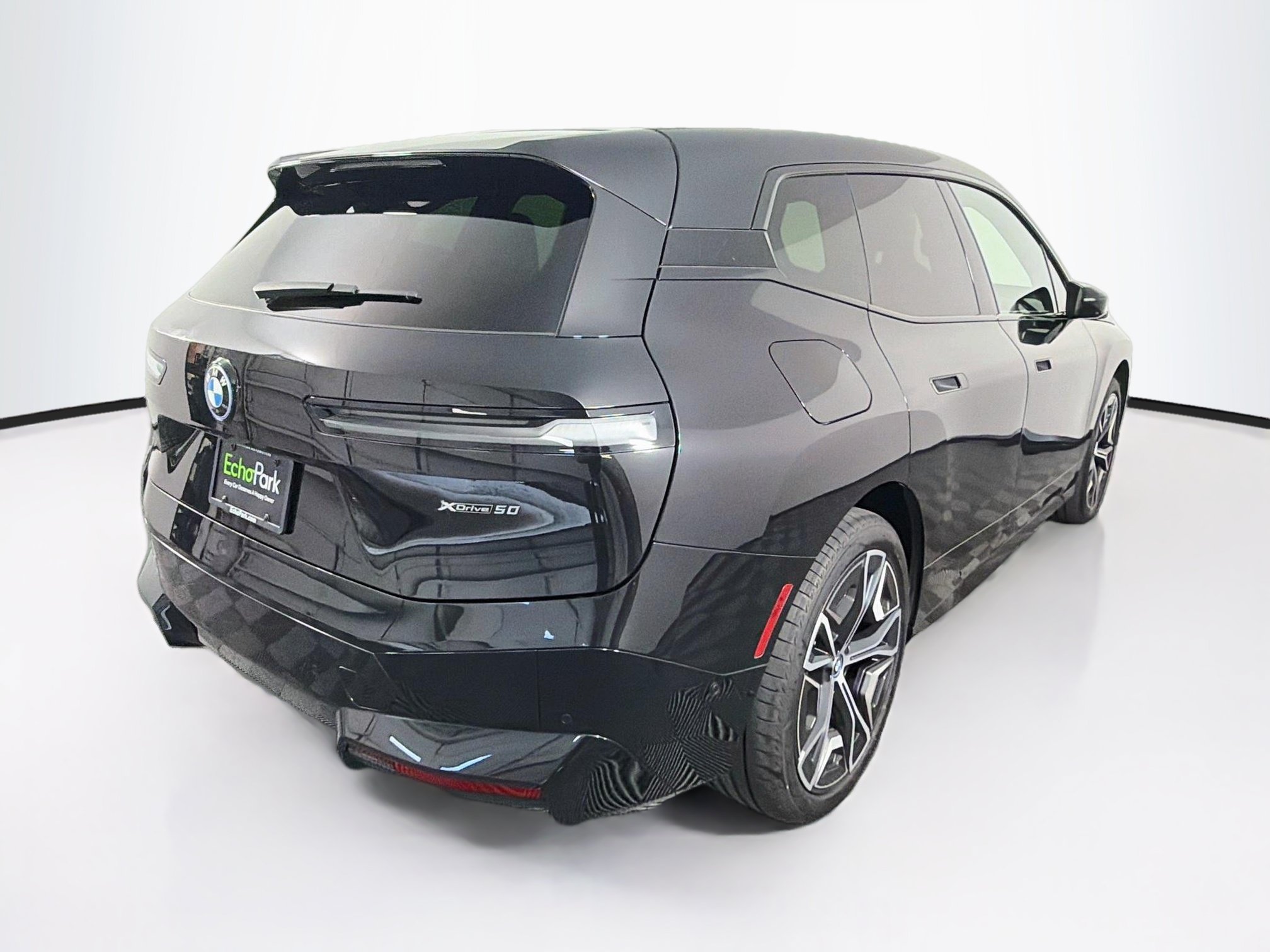 Used 2024 BMW iX xDrive50 w/ Premium Package AWD/4WD image 9