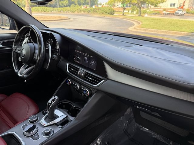 Used 2022 Alfa Romeo Giulia Veloce AWD/4WD image 35