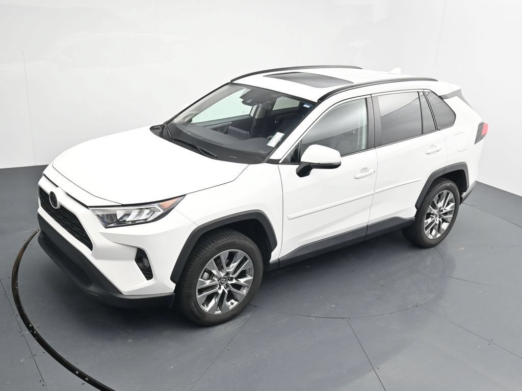Used 2019 Toyota RAV4 XLE Premium w/ Cold Weather Package AWD/4WD image 30