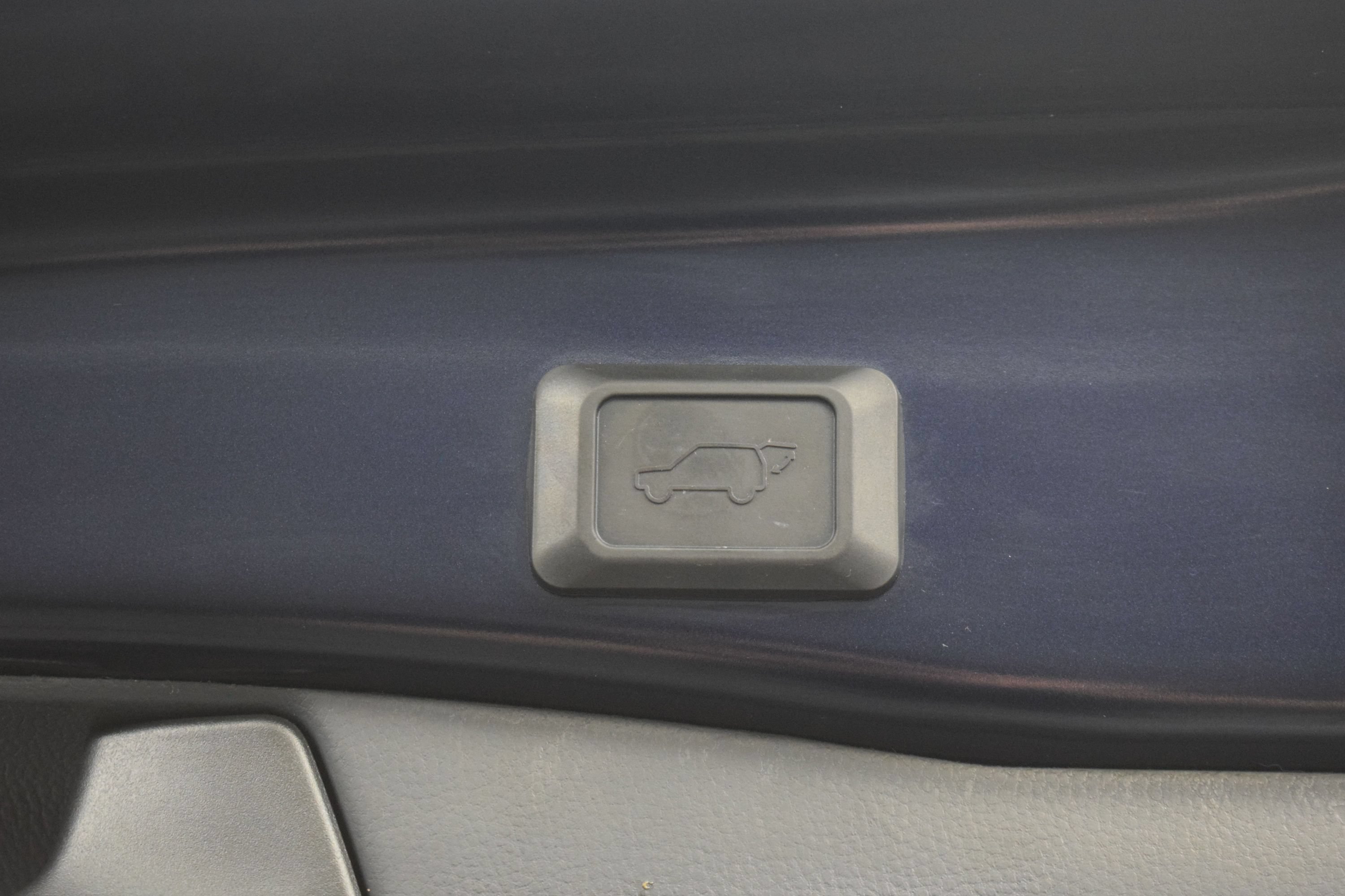 Used 2021 Toyota RAV4 XLE w/ Convenience Package AWD/4WD image 12