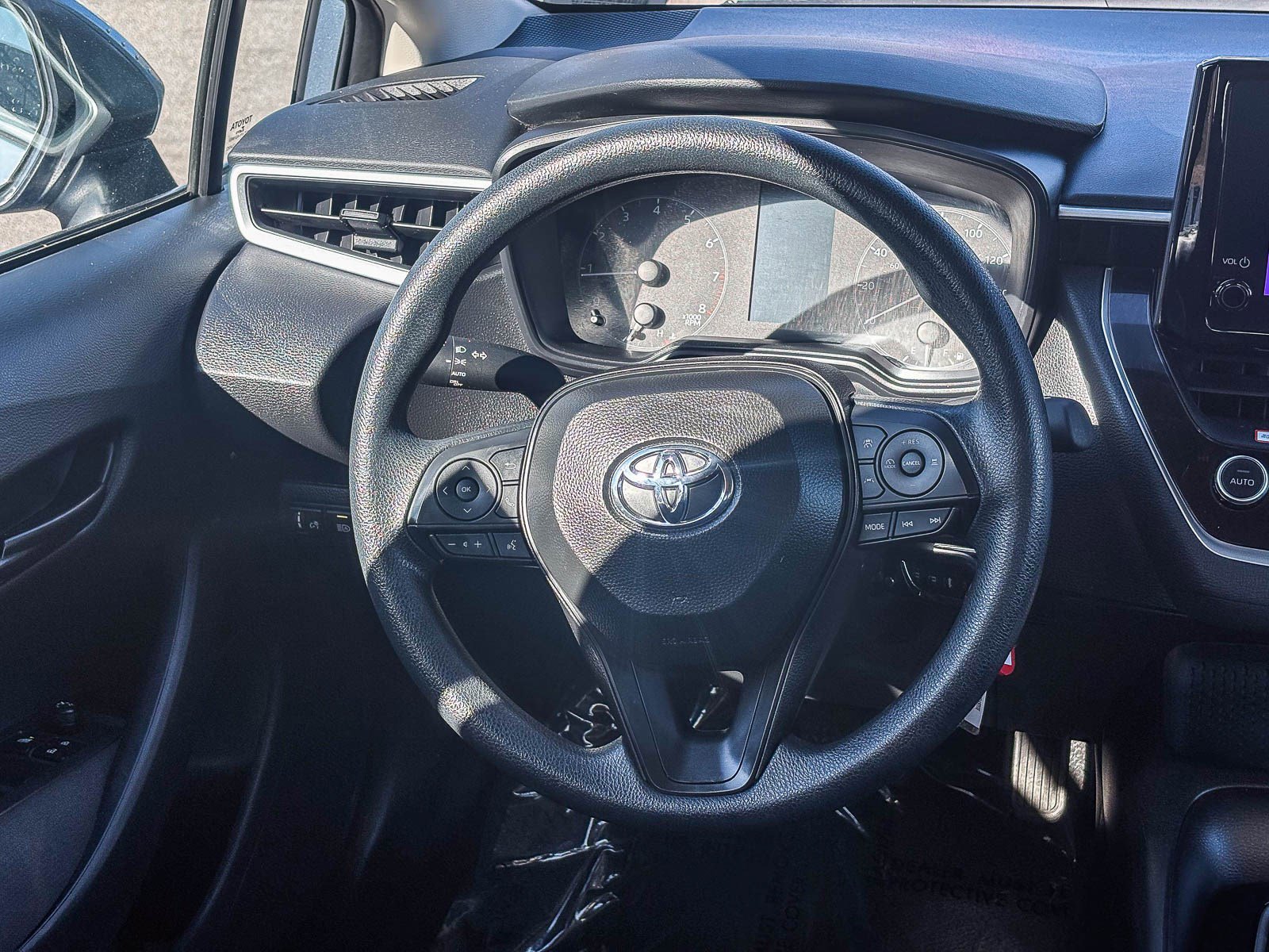 Certified 2025 Toyota Corolla LE FWD image 18