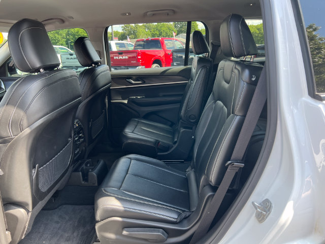 Used 2023 Jeep Grand Cherokee L Limited AWD/4WD image 5