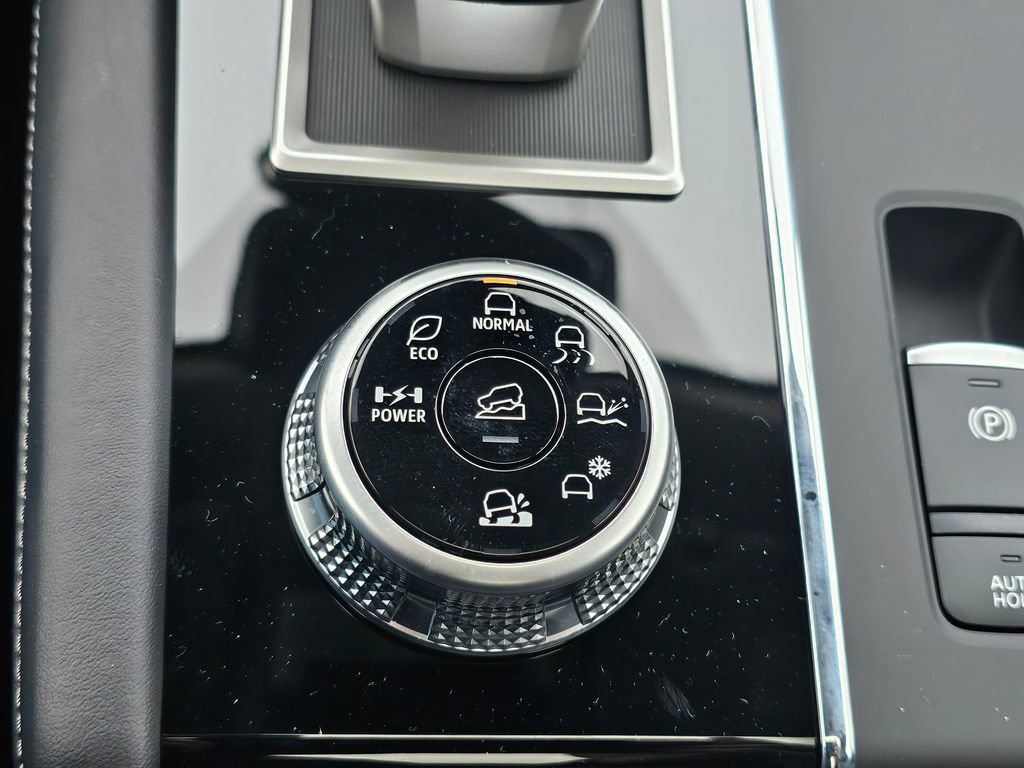 New 2025 Mitsubishi Outlander SE image 23