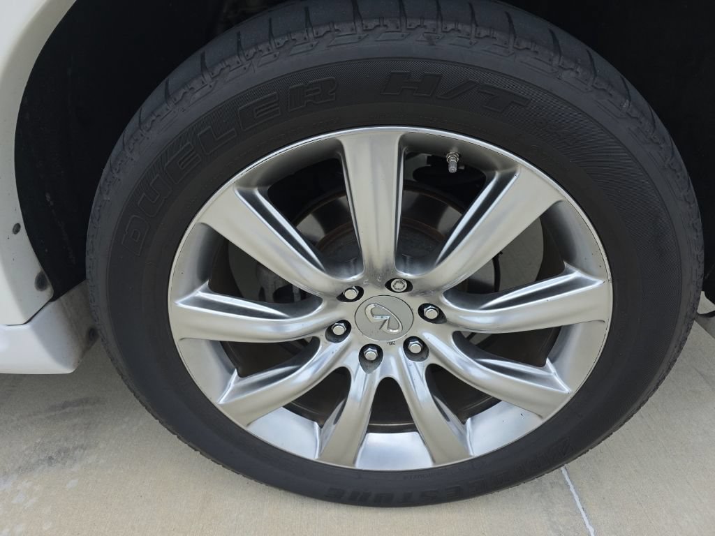 Used 2013 INFINITI QX56 2WD w/ Deluxe Touring Pkg image 11