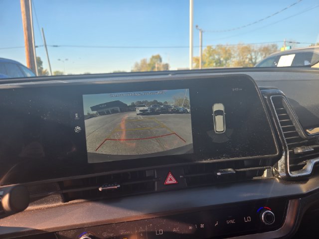 Used 2025 Kia Sportage EX FWD image 12