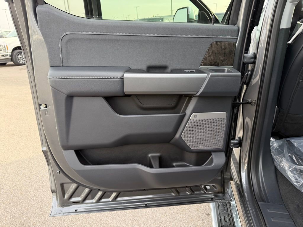 New 2026 Ford F350 Lariat w/ Lariat Premium Package image 13