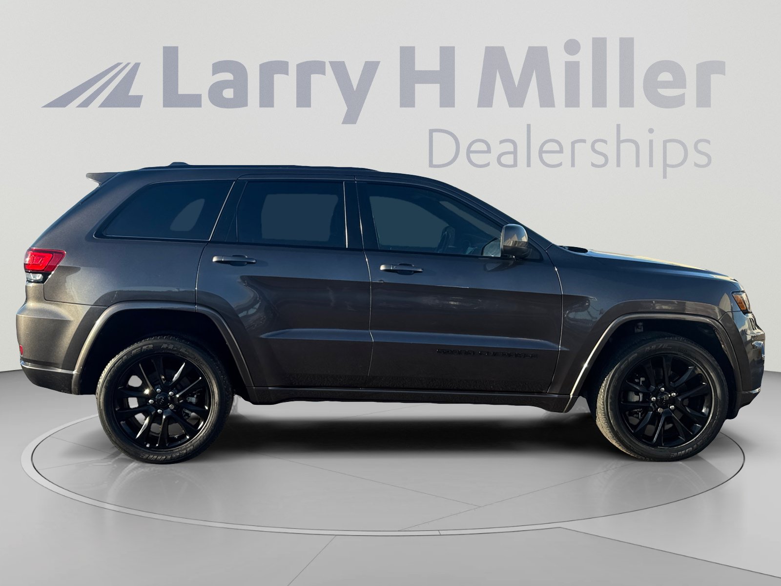 Used 2021 Jeep Grand Cherokee Laredo X AWD/4WD image 6