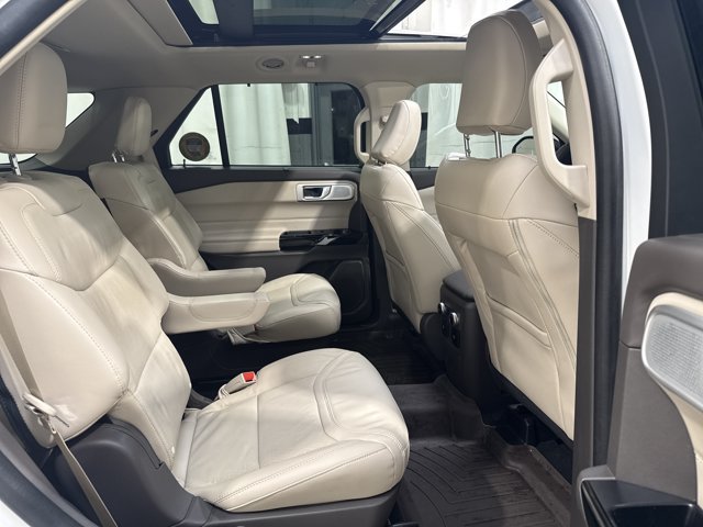 Used 2022 Ford Explorer Platinum w/ Equipment Group 601A AWD/4WD image 35