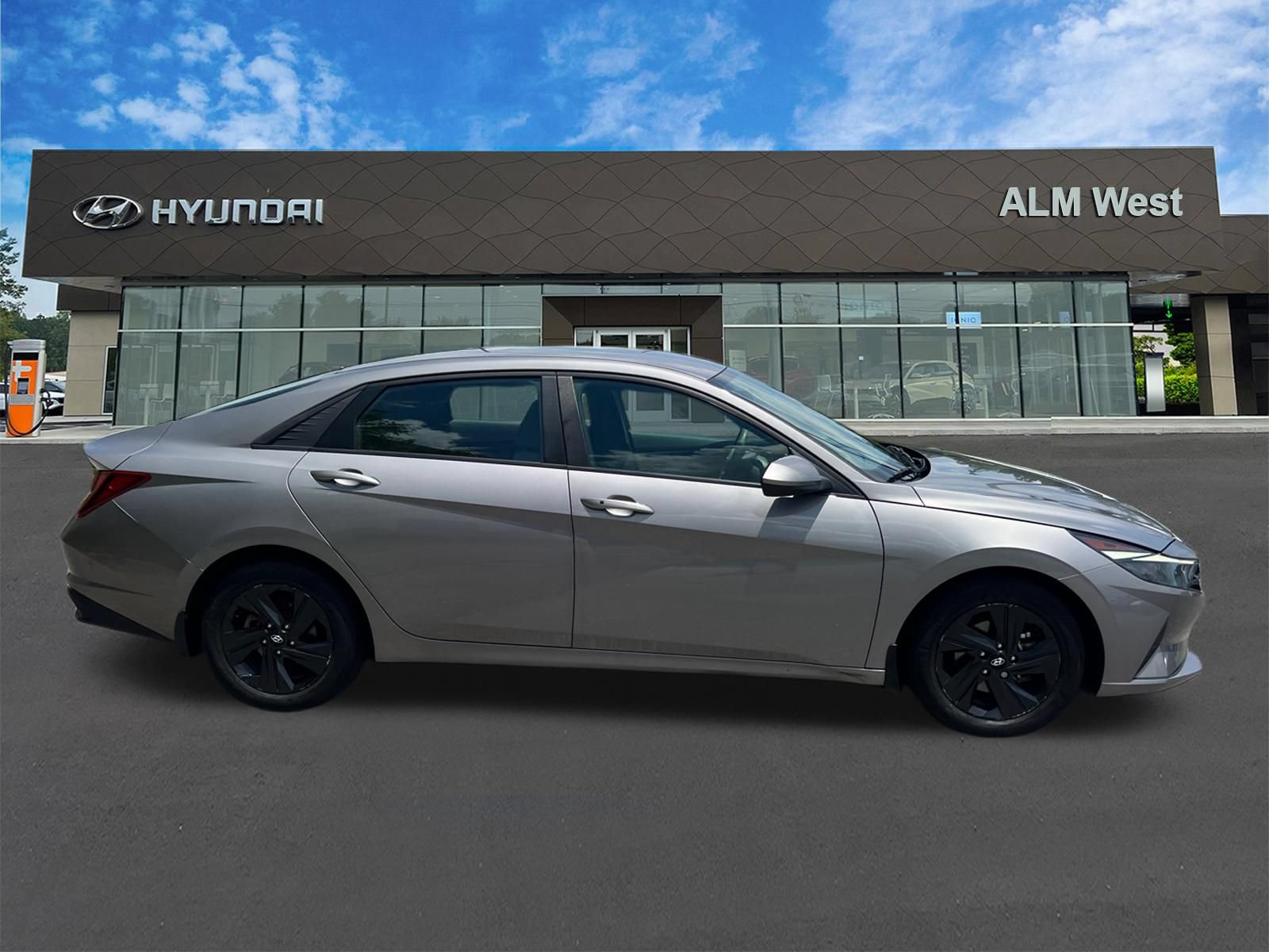 Used 2022 Hyundai Elantra SEL w/ Preferred Accessory Package FWD image 4