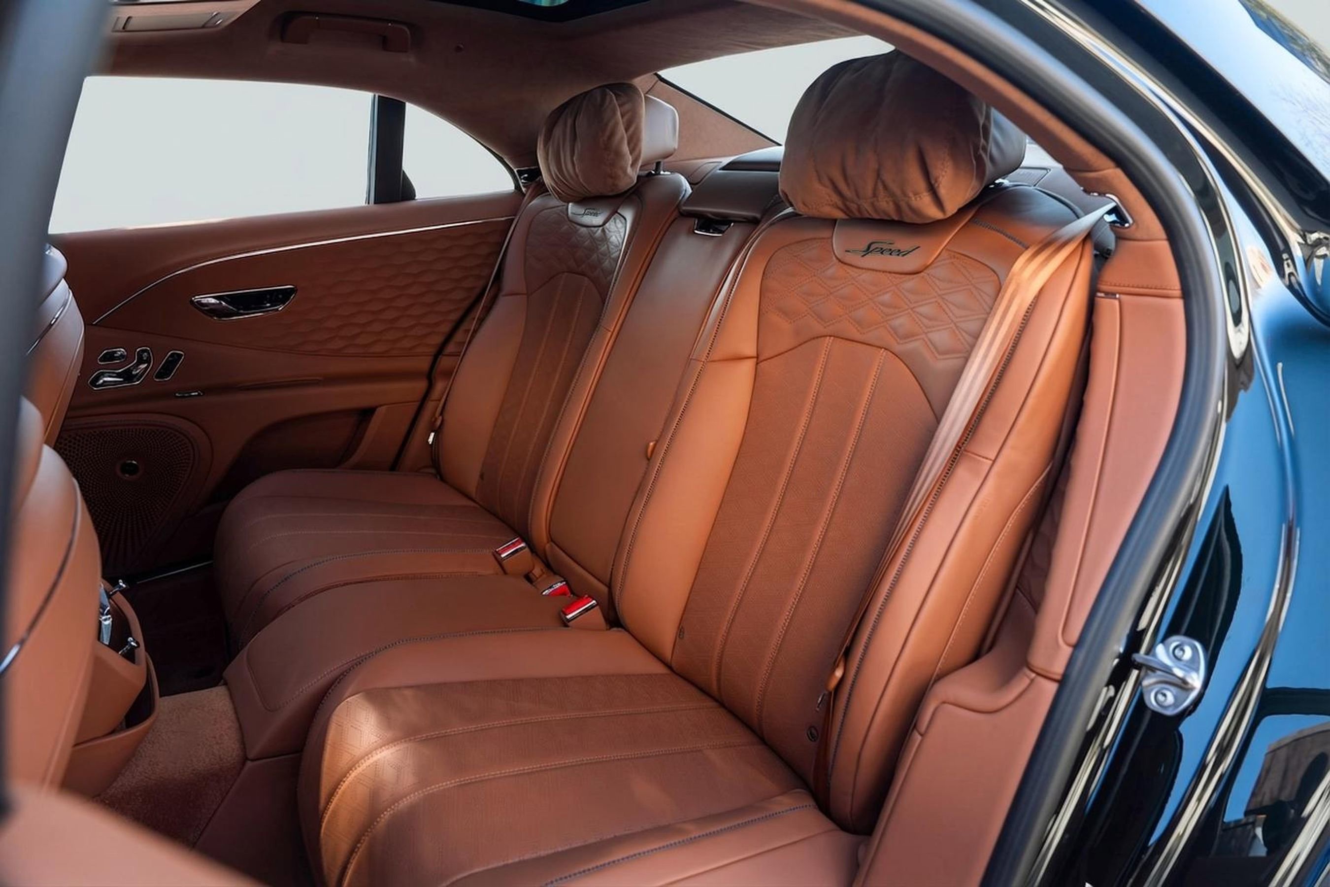 Used 2025 Bentley Flying Spur Plug-In Hybrid image 11