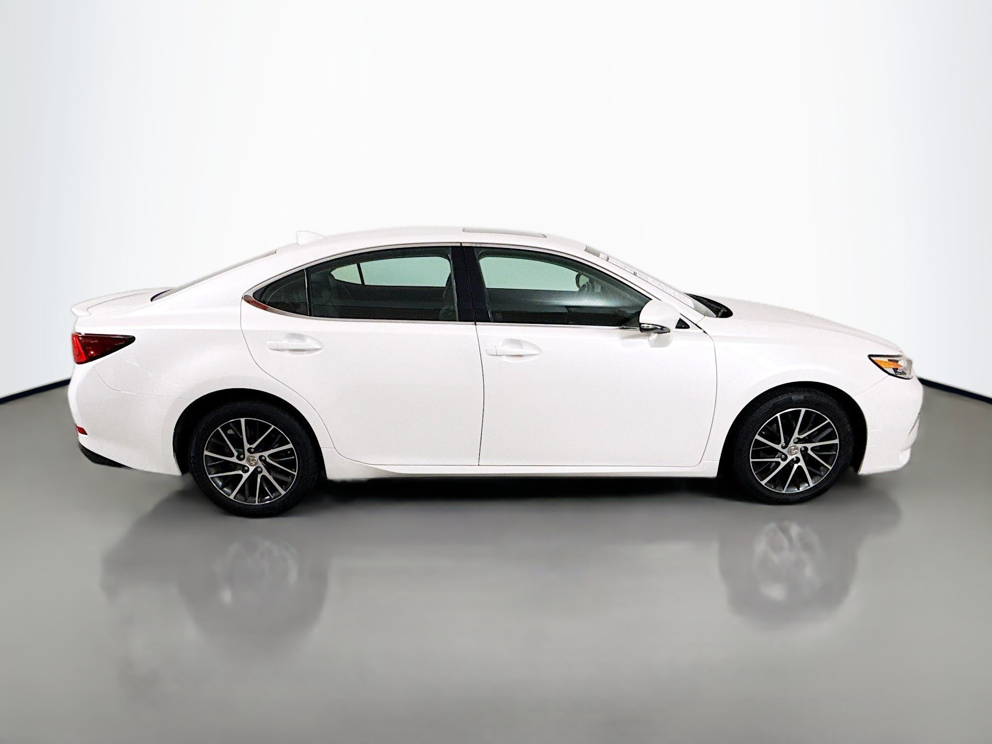 Used 2016 Lexus ES 350 w/ Luxury Package w/Wood Trim FWD image 8