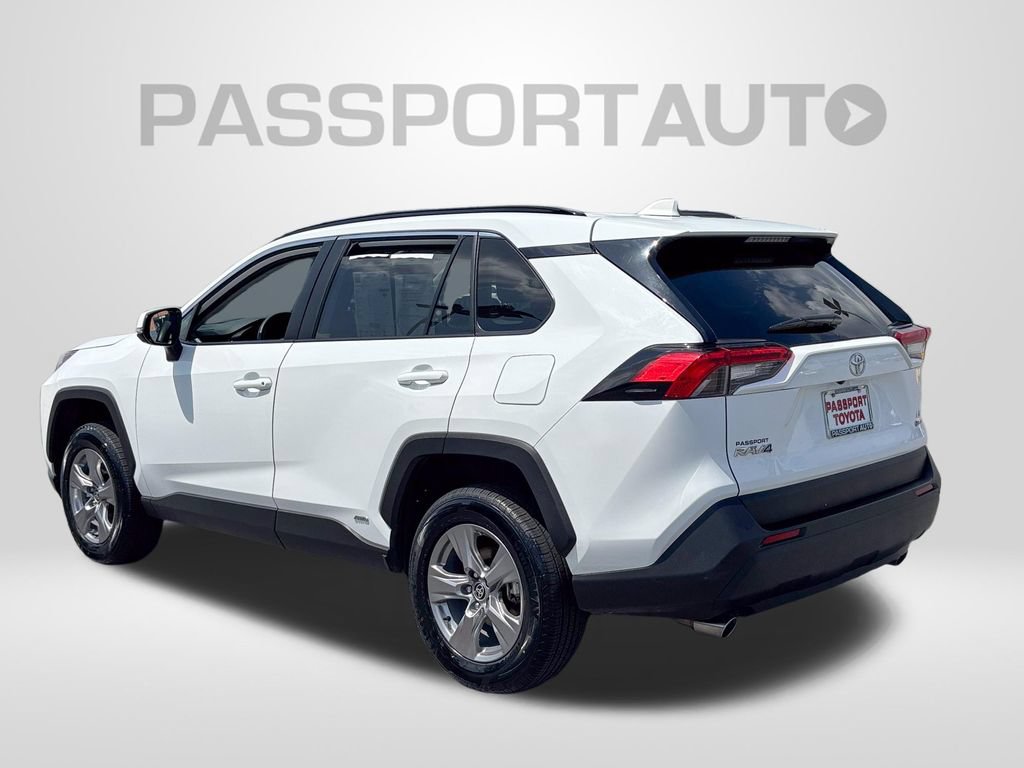 Used 2025 Toyota RAV4 LE AWD/4WD image 4