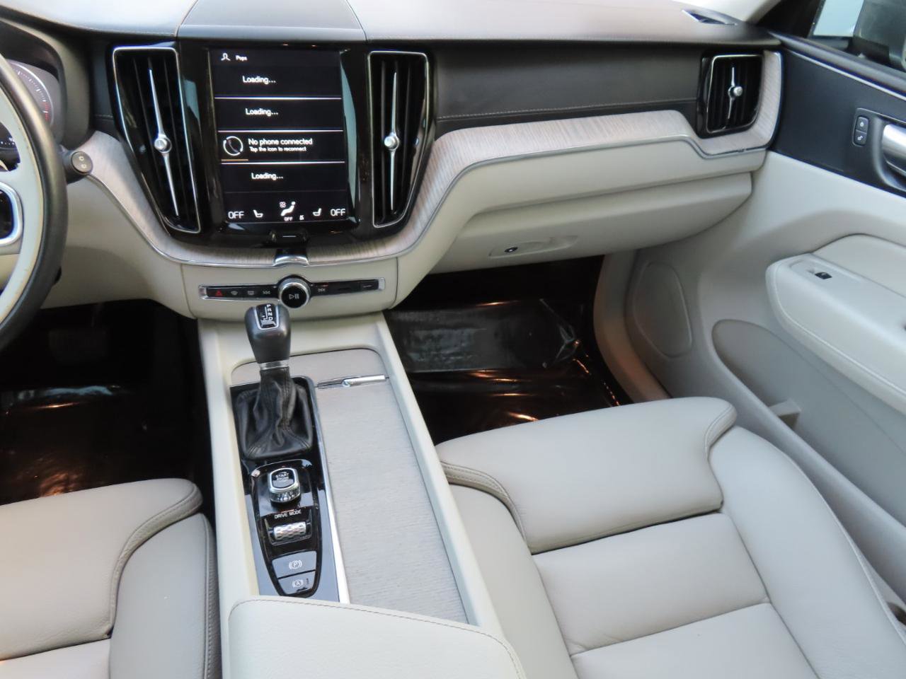 Used 2018 Volvo XC60 T6 Inscription w/ Convenience Package image 9