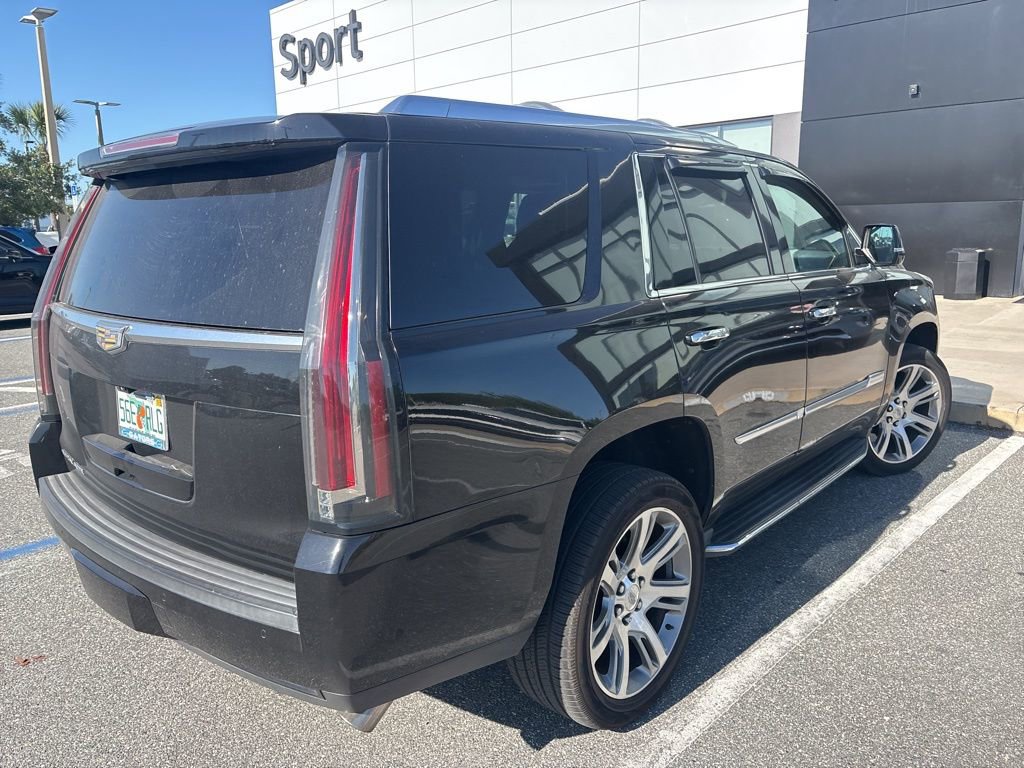 Used 2017 Cadillac Escalade Premium Luxury RWD image 16
