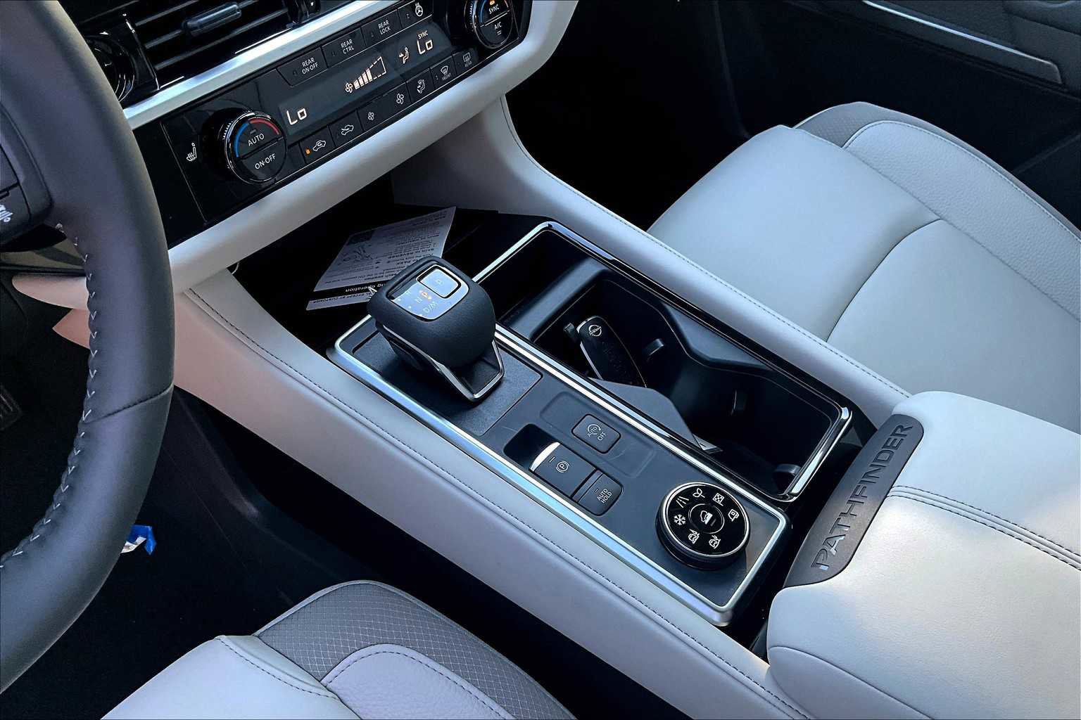 New 2025 Nissan Pathfinder SL image 11