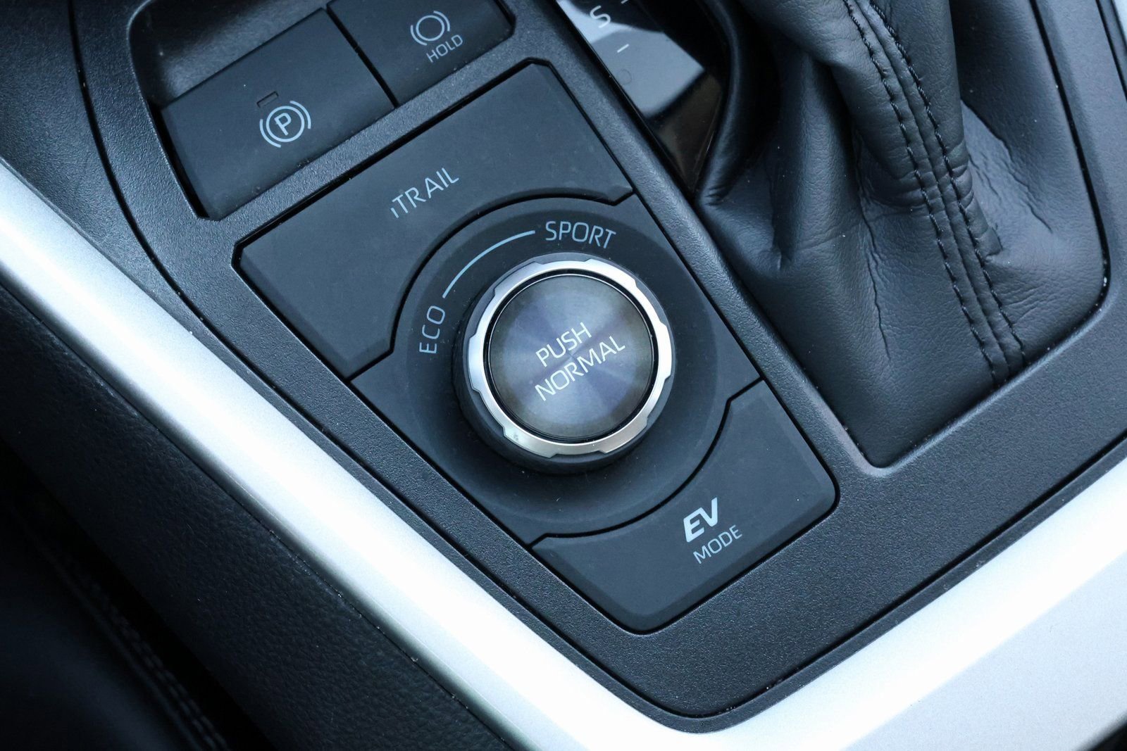 Used 2025 Toyota RAV4 Limited image 25