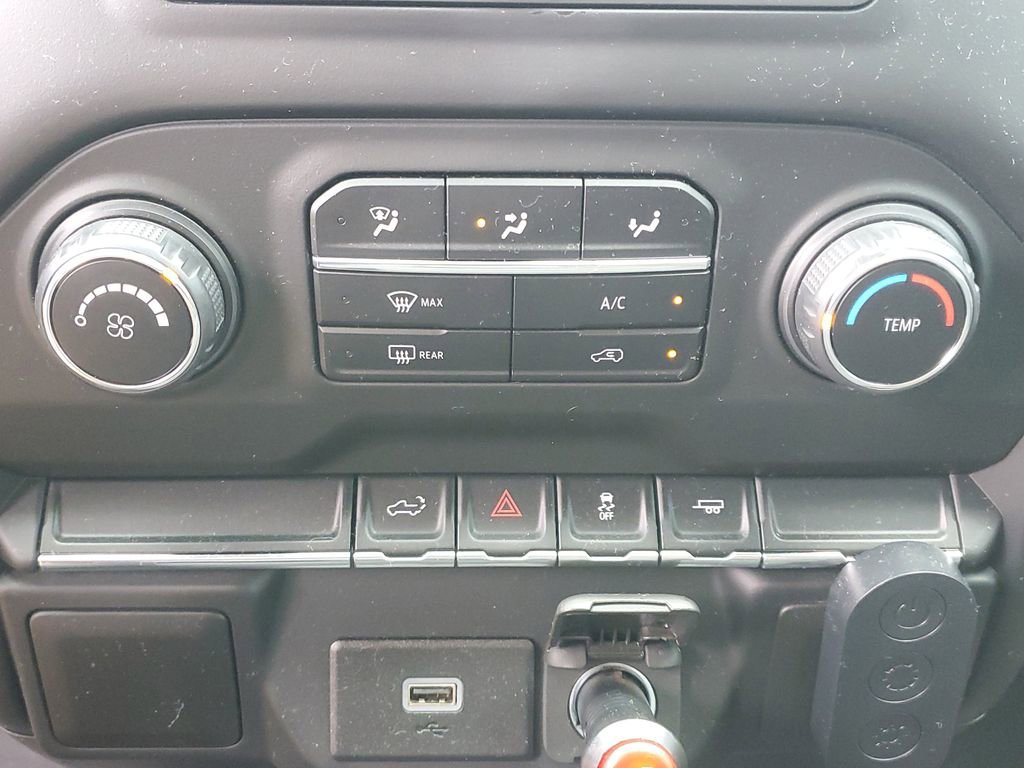 Used 2020 Chevrolet Silverado 1500 Custom w/ Custom Value Package image 26