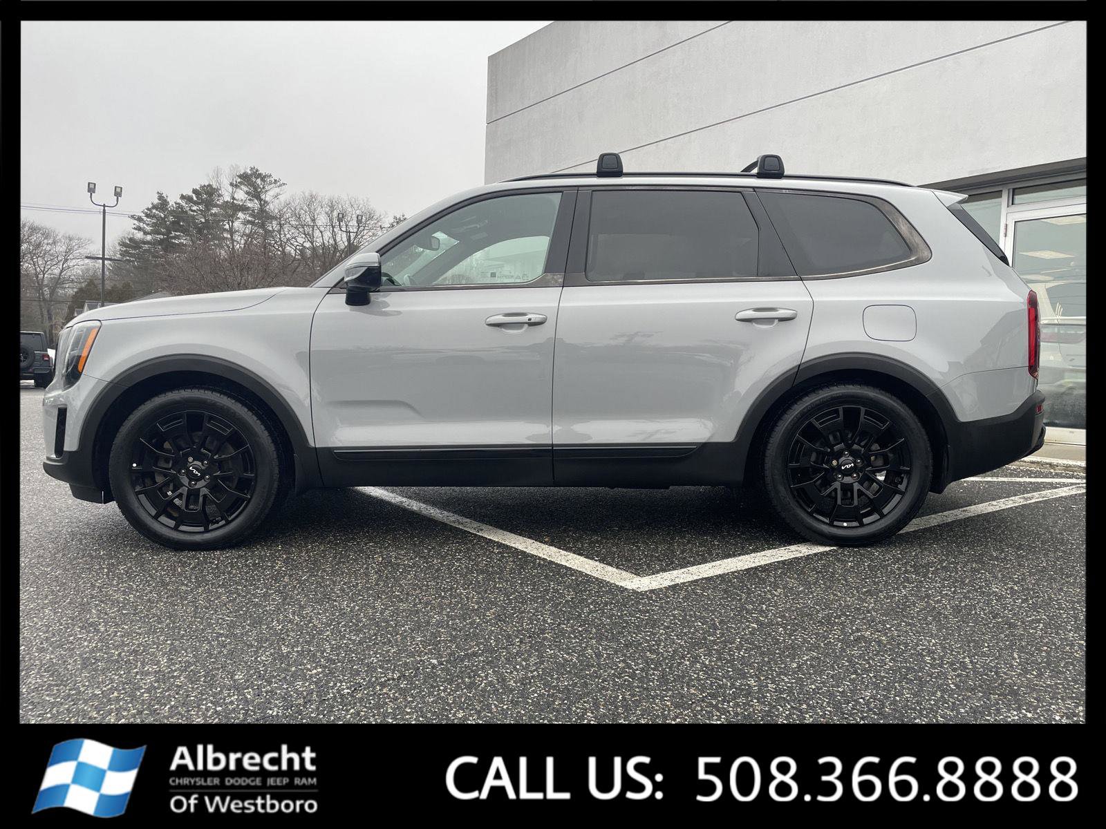 Used 2022 Kia Telluride SX w/ SX Prestige Package image 2