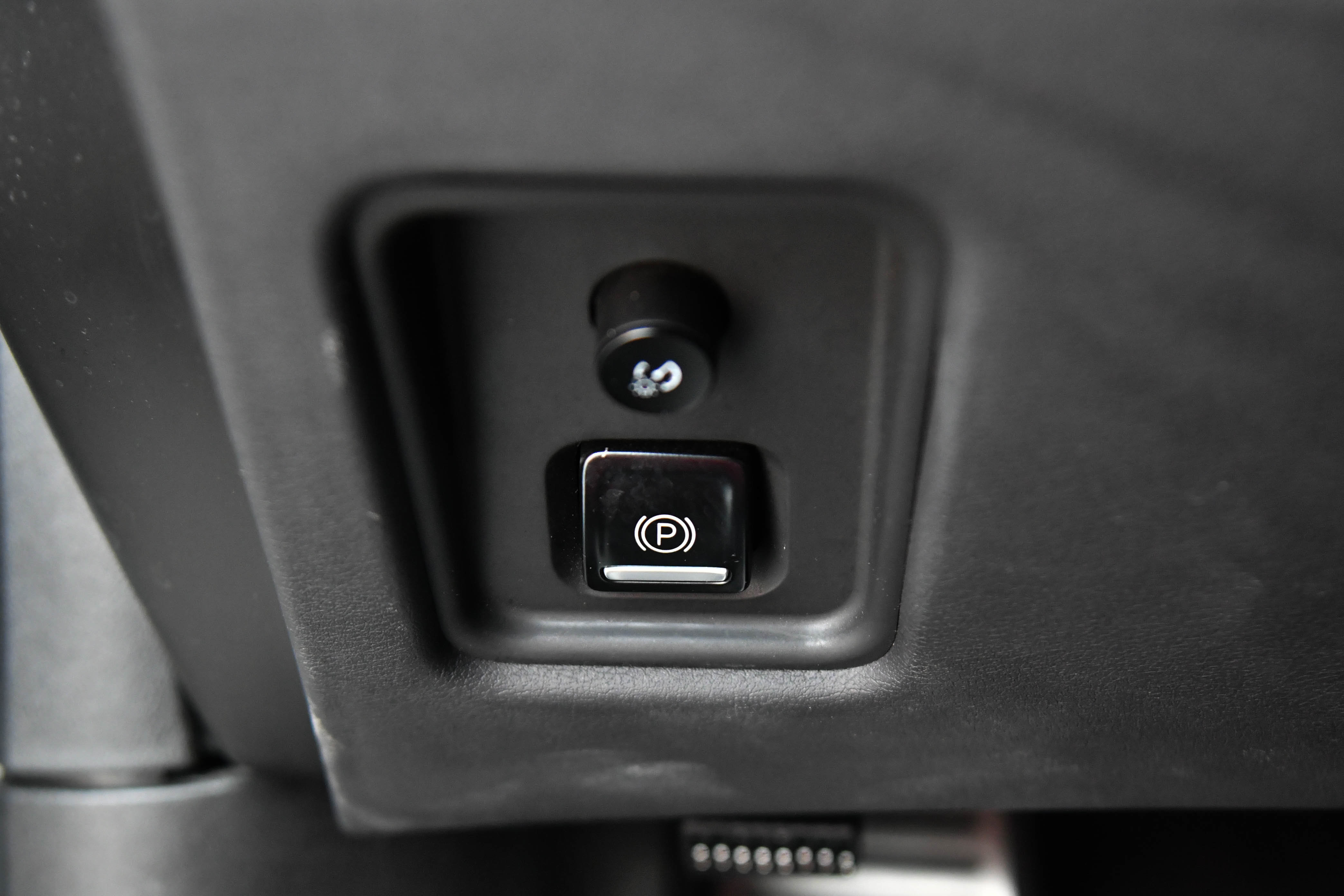 Used 2024 Chevrolet Corvette Stingray Convertible w/ 1LT image 40