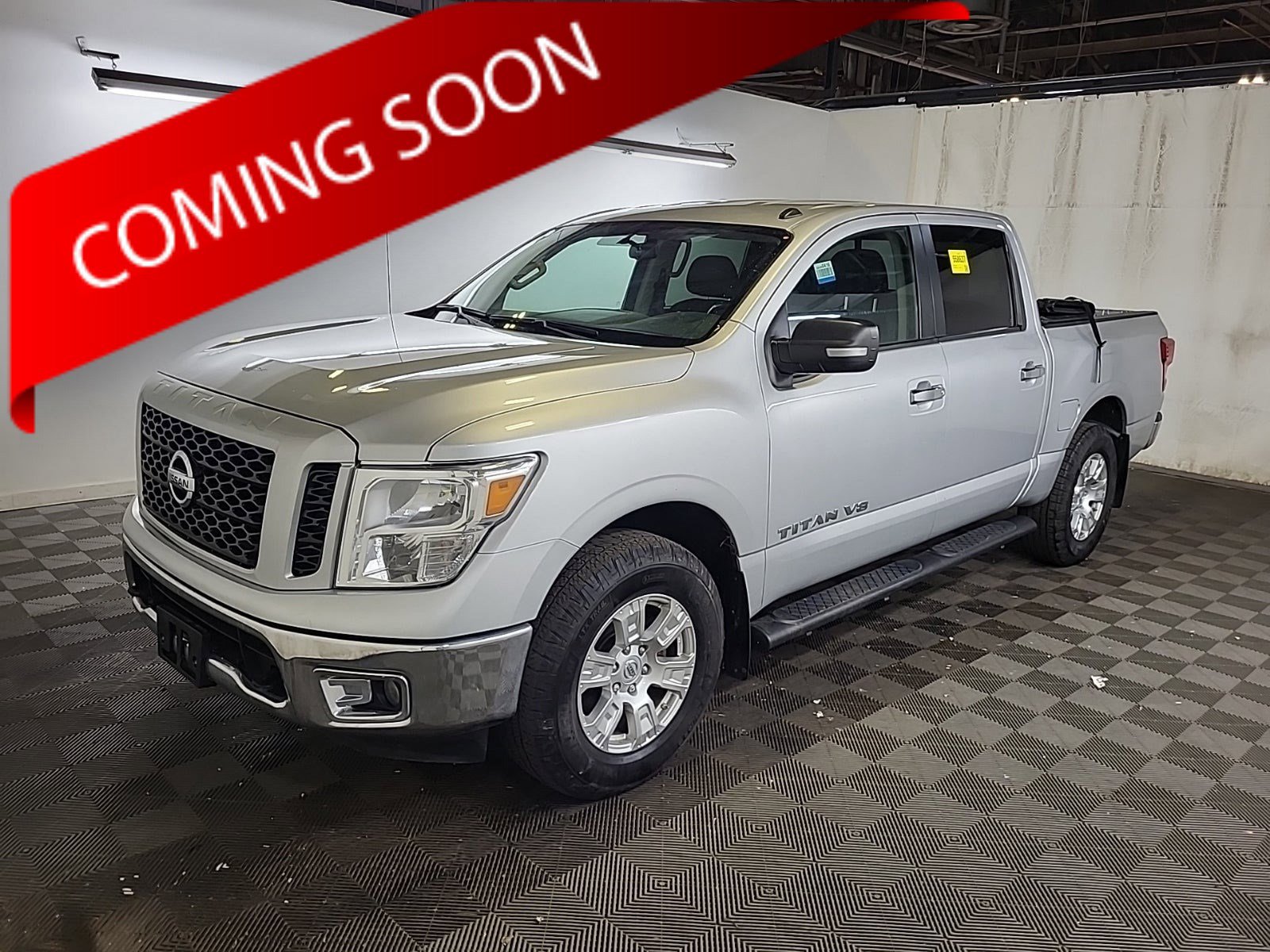 Used 2019 Nissan Titan SV image 1
