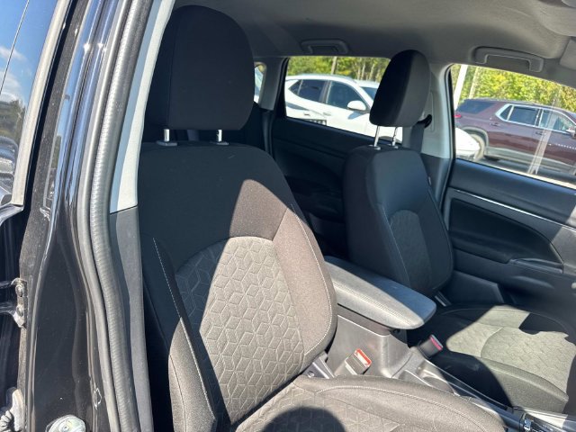 Used 2025 Mitsubishi Outlander Sport AWD image 14