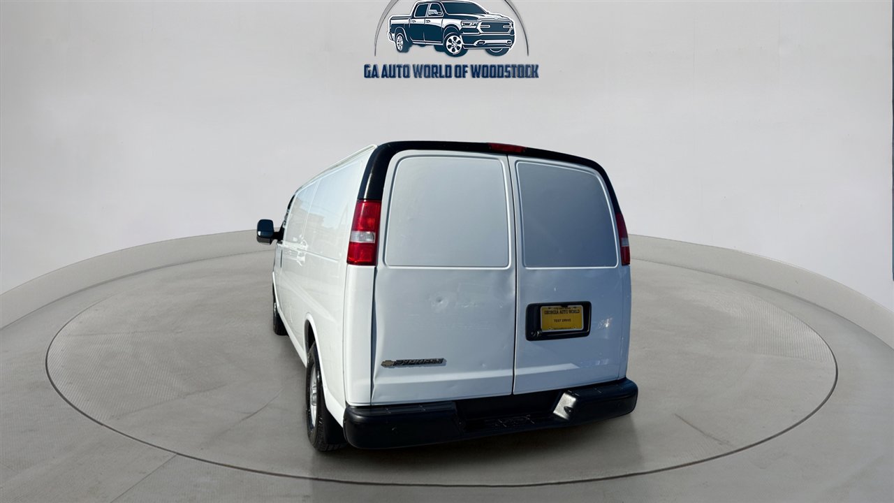 Used 2017 Chevrolet Express 3500 Extended image 3