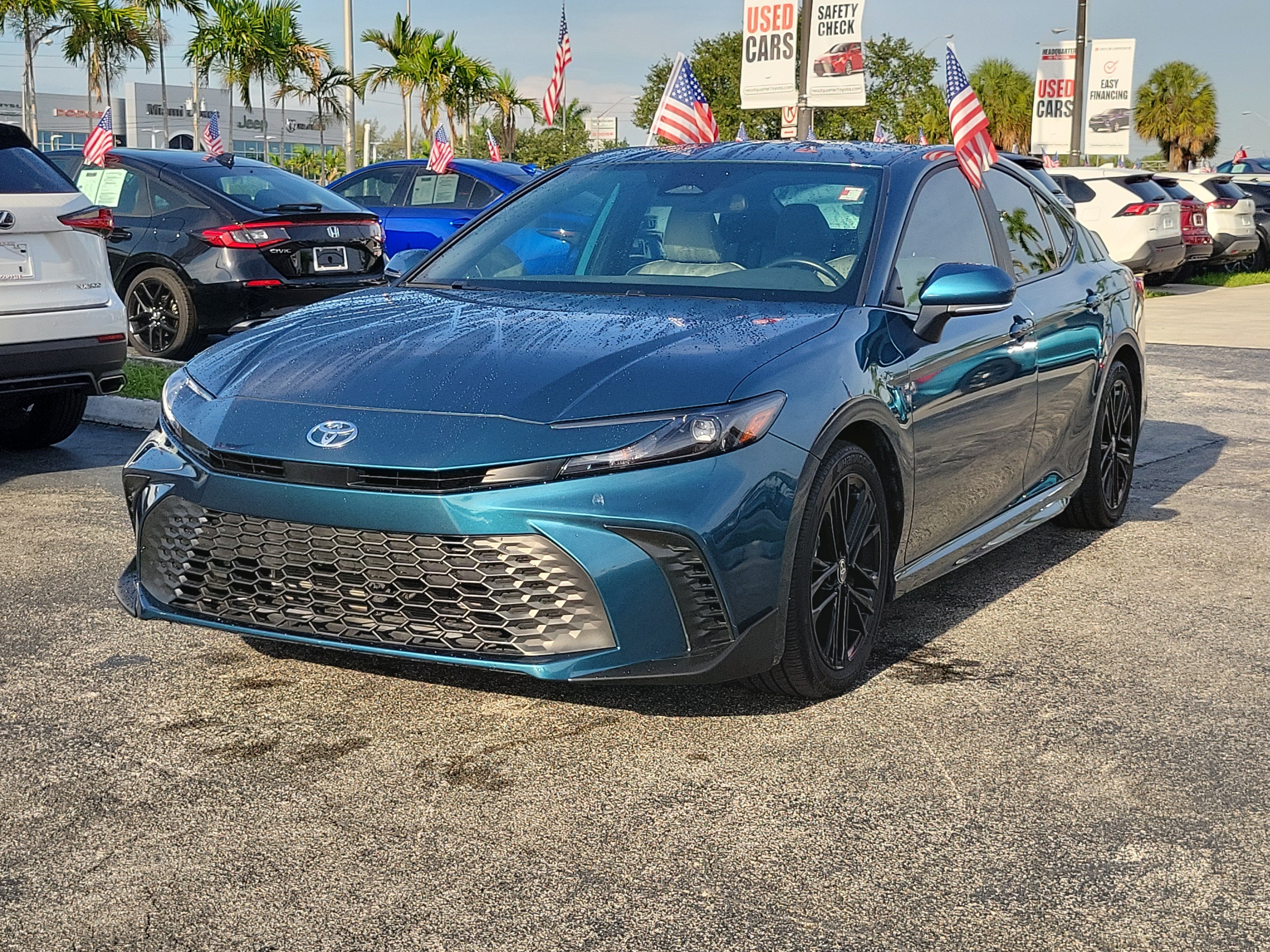 Used 2025 Toyota Camry SE FWD image 5
