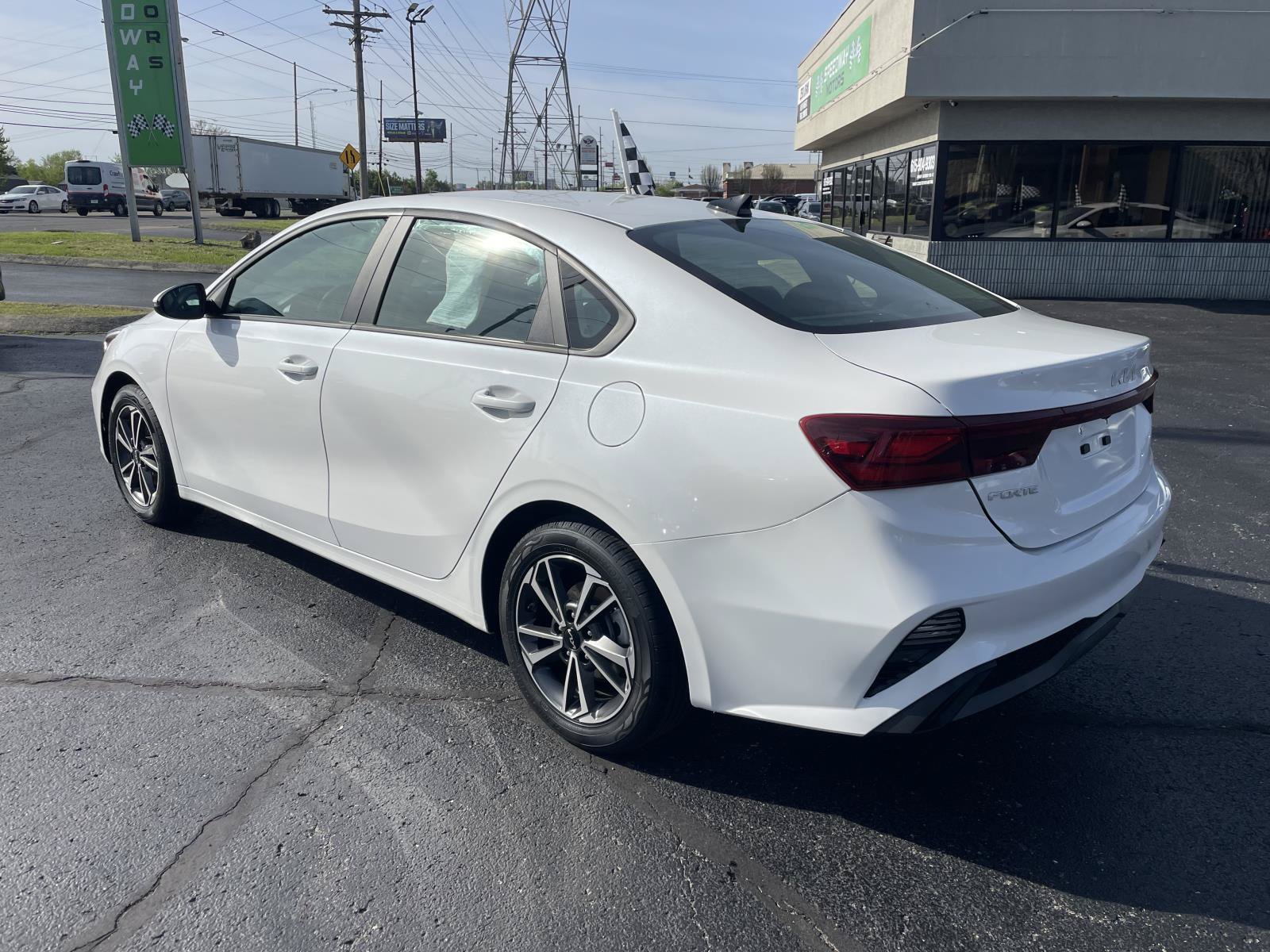 Used 2022 Kia Forte LXS w/ LXS Technology Package FWD image 3