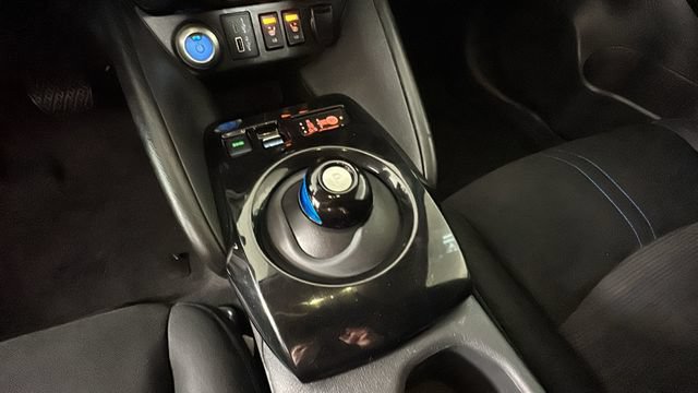 Used 2022 Nissan Leaf SV w/ SV Technology Package FWD image 21