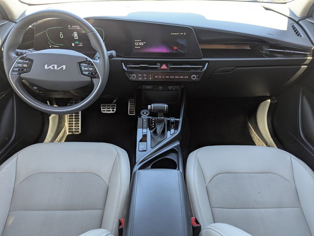 Used 2023 Kia Niro EX Touring image 10