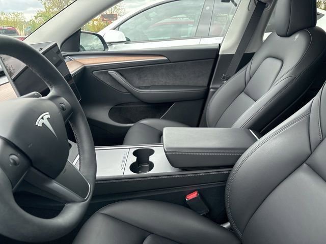 Used 2024 Tesla Model Y 2WD image 2